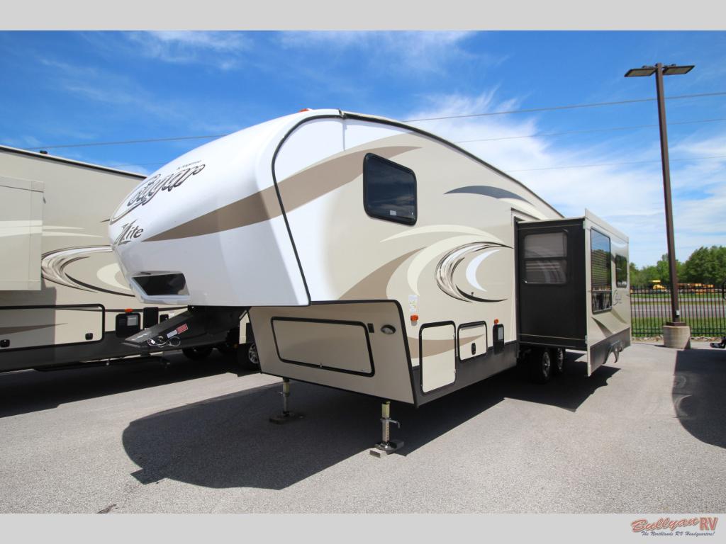 Fifth Wheels With Outdoor Kitchens