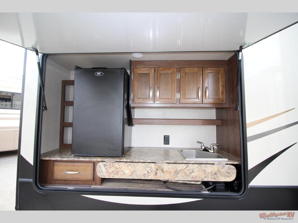 Check Out Our Fifth Wheels With Outdoor Kitchens Bullyan Rvs Blog