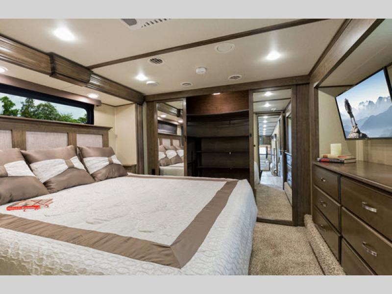 fifth wheel bedroom